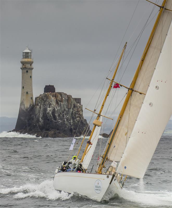 Dorade at Fastnet Rock (Daniel Forster)